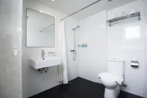 Harbour Ville Hotel - Bathroom