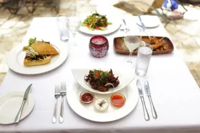 Sea Temple Palm Cove 2 Bedroom Luxury Apartment - Restaurant