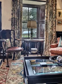 Grove House - Lobby sitting area
