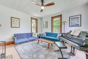 Family Home w/ Yard & Fire Pit in Middleburgh! - Interiör