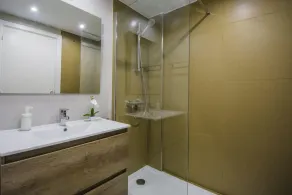 Bonito piso en Roses con piscina y parking AV-66 - Badrum