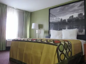 Super 8 by Wyndham New Cumberland - Chambre