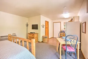 Bright Davis Escape w/ Screened-In Porch! - Innenbereich