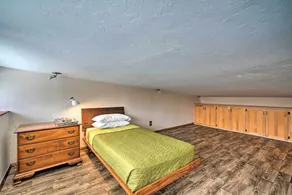 Bohemian Home w/ Screened Porch, 3 Mi to Lake! - Innvendig