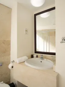 Albany Hotel - Baño