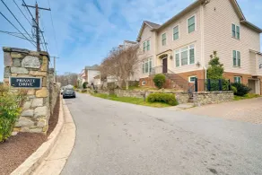Pet-Friendly DC Area Condo w/ Yard! - Interni