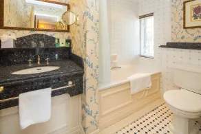 Bedford Arms Hotel - Bathroom