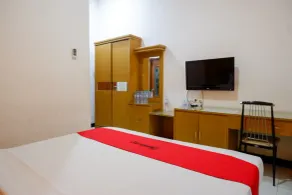 RedDoorz near Monumen Habibi Ainun - Zimmer