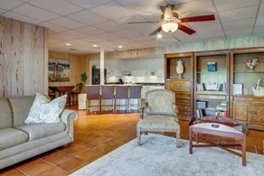 Furnished Patio & Dock: Lakefront Apt in Chapin - Innenbereich
