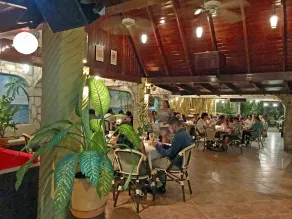 El Sano Banano Beachside Hotel - Restaurant