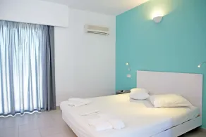 Hillside Studios & Apartments - Chambre