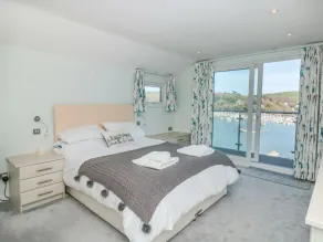 Mündungsansicht (Haus und Nebengebäude), DARTMOUTH - Zimmer