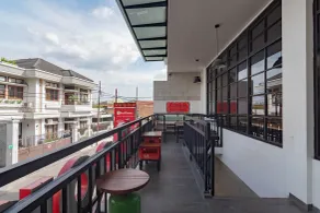 RedDoorz Plus @ Doorman Guest House - Restaurant
