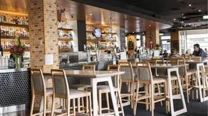 Pet Friendly Family Home In Brisbane - Relocations and Family Stays - Fast Internet - Parking - Netflix - Restaurant