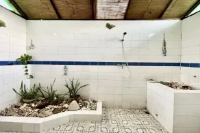 Raja's Bungalows - Bathroom
