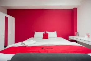RedDoorz Plus near Mall Kelapa Gading - Room