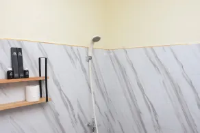 Nice And Cozy Studio At Tifolia Apartment - Baño
