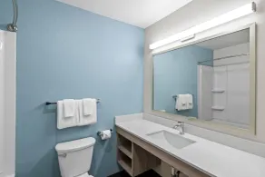 WoodSpring Suites Palm Springs - West Palm Beach - Bathroom