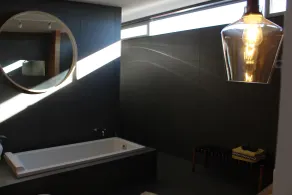 Signature on Gunn - Bathroom