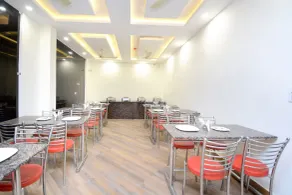 OYO 27061 Hotel Magnum - Restaurant