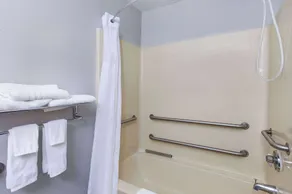 Microtel Inn & Suites by Wyndham Cordova Memphis I-40 East - Salle de bain