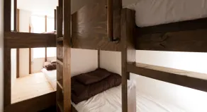 THE LIVING ROOM OSAKAーSocial Hostel & Rooftop Lounge Near Nambaー - Værelse