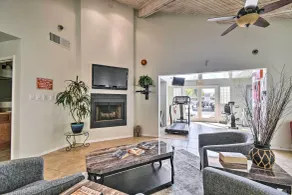 Pool, Golf Course View: Scottsdale Condo - Interiør