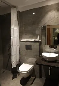 Hotel Varay Eco - Bathroom