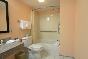 Days Inn by Wyndham Independence - Salle de bain