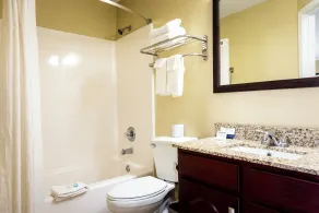 MainStay Suites Coralville - Iowa City - Bathroom