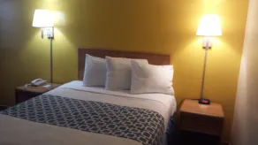 Rodeway Inn & Suites Austin I-90 - Room