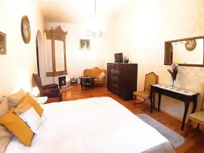 French Decor Apartment - Chambre