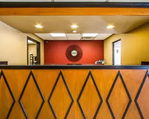 Rodeway Inn & Suites Clarksville near Governors Square Mall - Hall