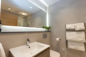 The Kingswood - Bathroom