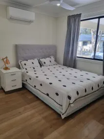 Modern 3 bed House in a Quiet Acreage - Quarto