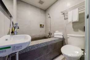 Prince Hotel - Bathroom