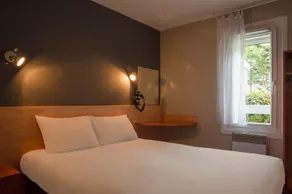 KYRIAD DIRECT Orleans - La Chapelle St Mesmin - Room