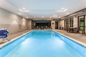 Holiday Inn & Suites Cedar Falls-Waterloo Event Ctr by IHG - Piscine