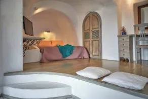 Lava Oia's - Room