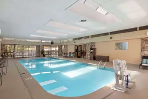 Best Western Plus Landing View Inn & Suites - Piscine