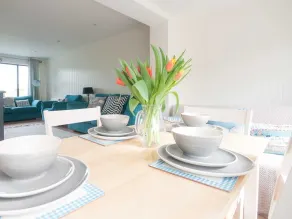 Keelyn - Interior