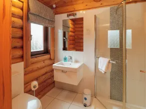Endeavour Lodge 4 - Bathroom