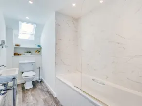 The Farmhouse - within the Helland Barton Farm collection - Baño