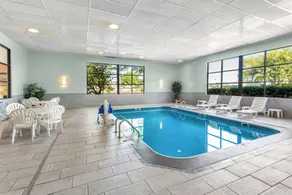 Clarion Inn & Suites Indianapolis Northwest - Pool