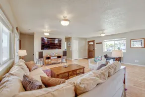 Gateway to Zion NP! Group Getaway w/ Mtn Views - Innenbereich