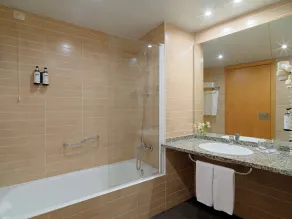 Ponient Vila Centric by PortAventura World - Available rates with tickets to PortAventura Park & Ferrari Land - Bathroom