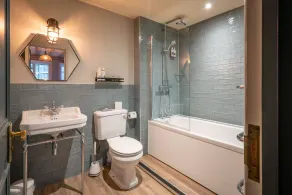 Castle Inn - Bathroom