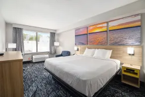 Days Inn & Suites by Wyndham Norton Shores/Muskegon - Chambre