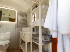 Puddle Duck Shepherds Hut - Badezimmer