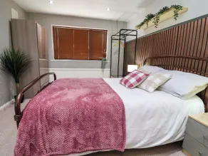 Steam and Stay @ Hoole - Rom